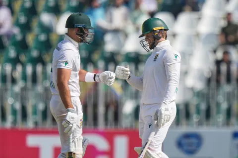 جنوبی افریقہ  نے ٹیسٹ 8 وکٹوں سے جیت کر سیریز 1-1 سے برابر کر دی