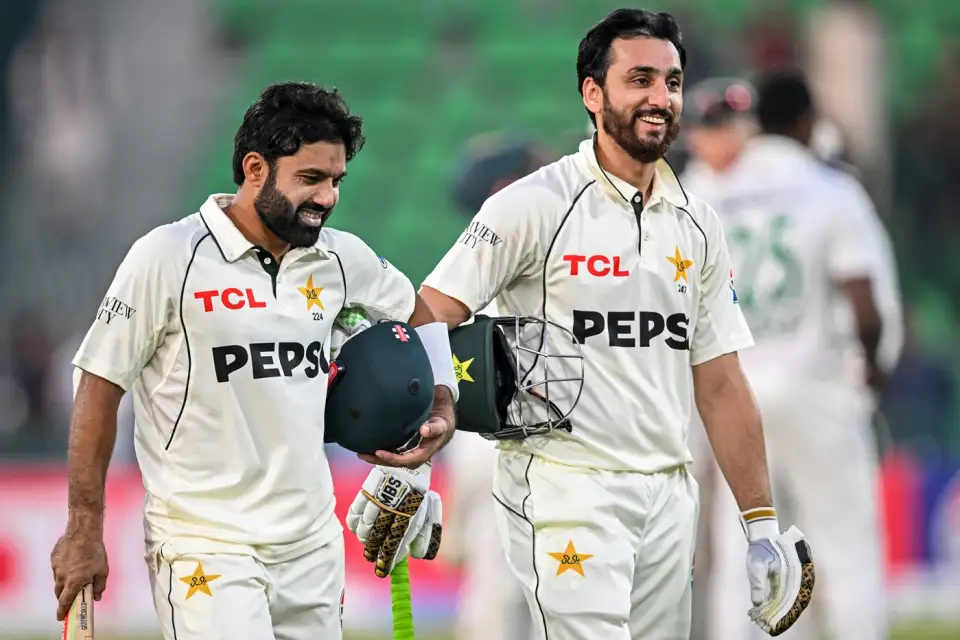 لاہور ٹیسٹ: پہلے دن کے اختتام پر پاکستان کے 5 وکٹوں پر 313 رنز