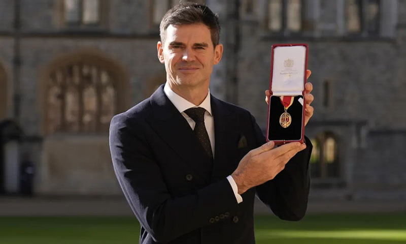 جیمز اینڈرسن کو نائٹ ہڈ کا شرف حاصل