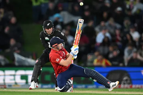 دوسرا ٹی ٹوئنٹی: انگلینڈ نے نیوزی لینڈ کو 237 رنز کا ہدف دے دیا