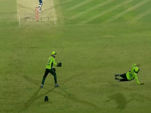 “بابر اعظم کا شاندار کیچ، آئی سی سی کی تعریف”