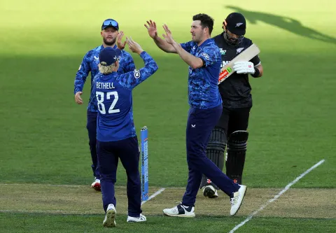 تیسرا ون ڈے: نیوزی لینڈ  نے انگلینڈ کو 2 وکٹوں سے شکست دے دی