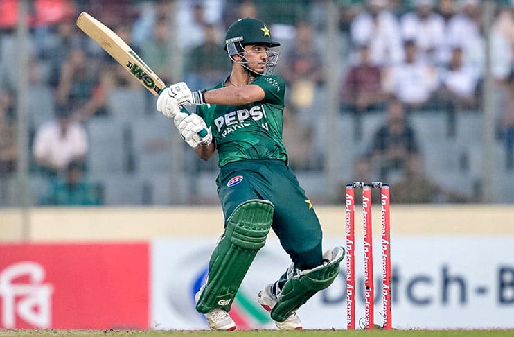 صائم ایوب نے عمر اکمل کا صفر پر آؤٹ ہونے کا ریکارڈ برابر کردیا