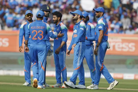 تیسرا ون ڈے: جنوبی افریقہ 270 رنز پر آل آؤٹ، بھارت کے لیے 271 رنز کا ہدف